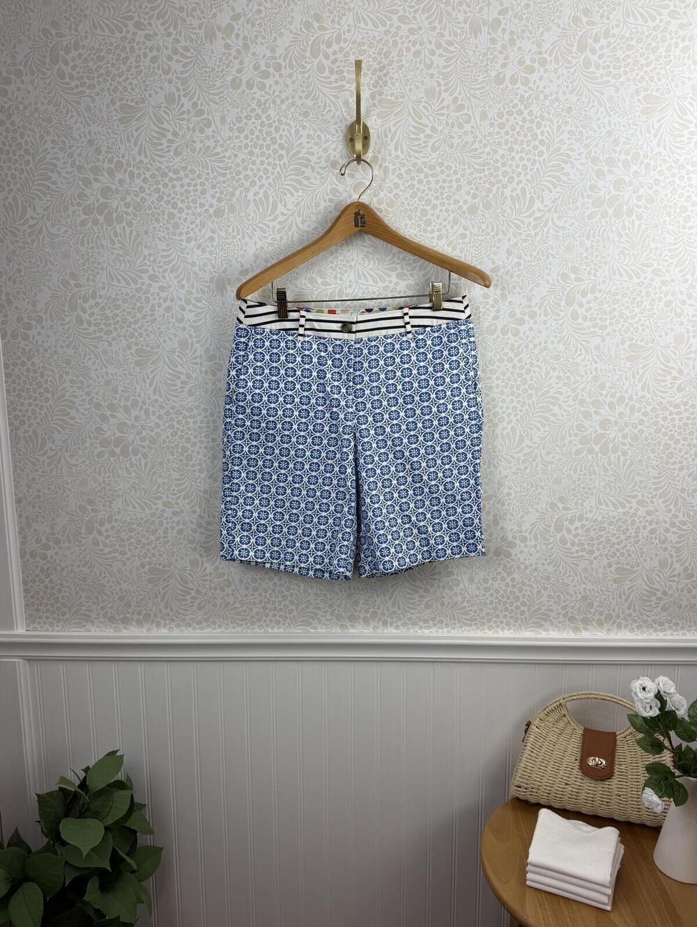 BODEN Blue and White Patterned Bermuda Cotton 9" Shorts - Size - 6 Long